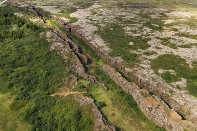 Fissures d'extension de la croûte terrestre (Thingvellir, Islande)